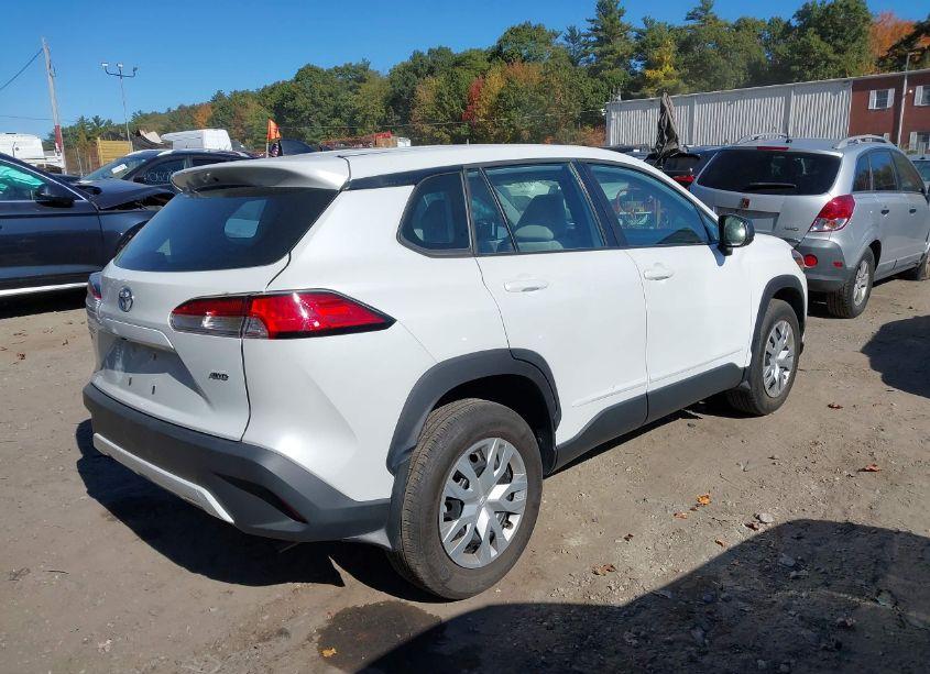 Photo 4 of 2022 Toyota Corolla CROSS L (VIN 7MUAAABG0NV003301)