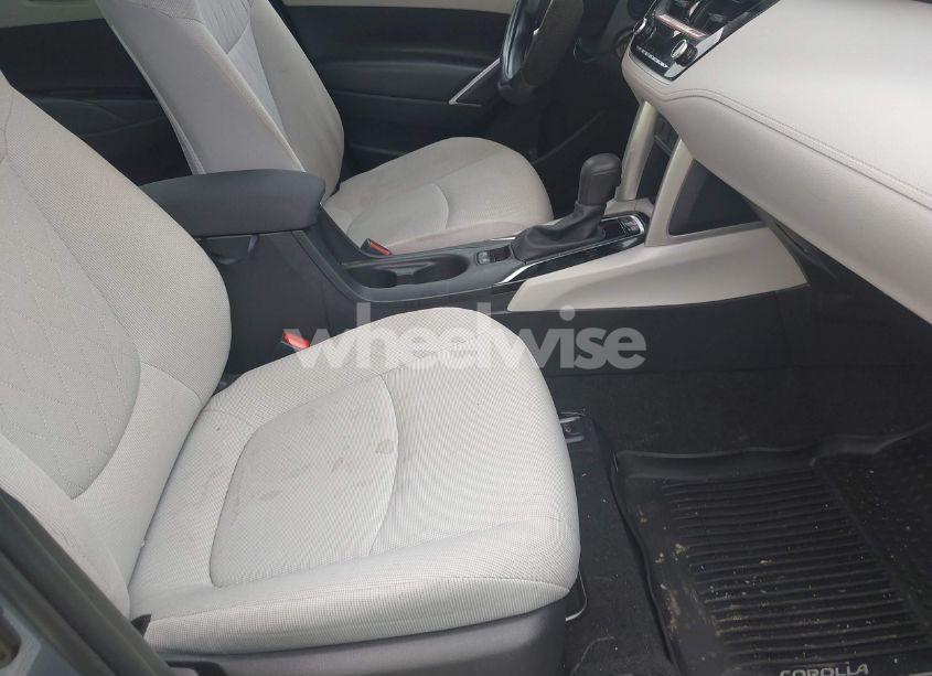 Photo 5 of 2022 Toyota Corolla CROSS L (VIN 7MUAAABG0NV024424)