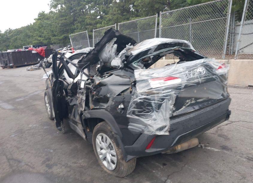 Photo 3 of 2023 Toyota Corolla CROSS L (VIN 7MUAAABG1PV055569)