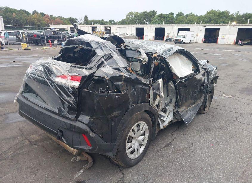 Photo 4 of 2023 Toyota Corolla CROSS L (VIN 7MUAAABG1PV055569)