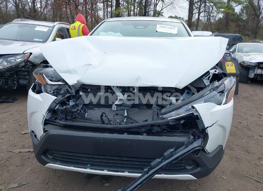 Photo 12 of 2025 Toyota Corolla CROSS L (VIN 7MUAAABG1SV120395)