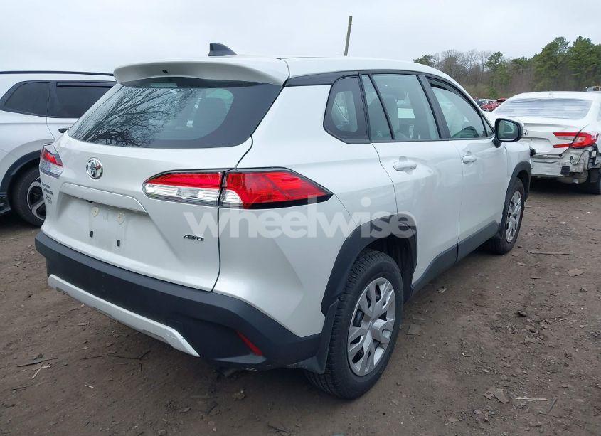 Photo 4 of 2025 Toyota Corolla CROSS L (VIN 7MUAAABG1SV120395)