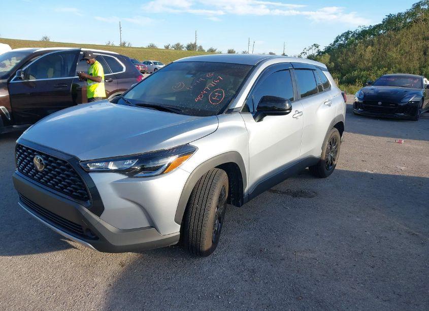 Photo 2 of 2022 Toyota Corolla CROSS L (VIN 7MUAAABG2NV035442)