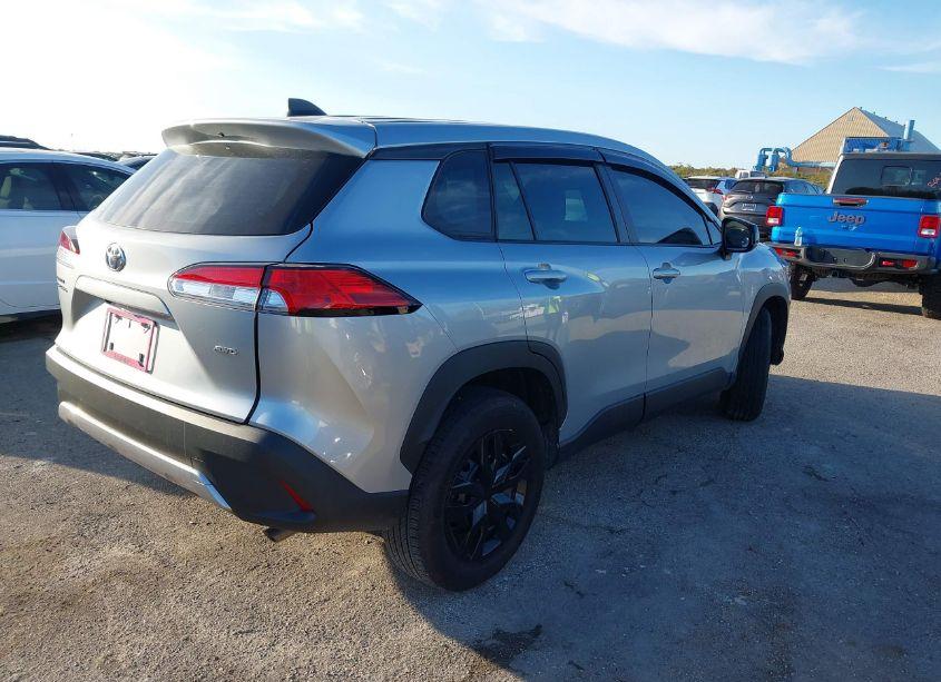 Photo 4 of 2022 Toyota Corolla CROSS L (VIN 7MUAAABG2NV035442)