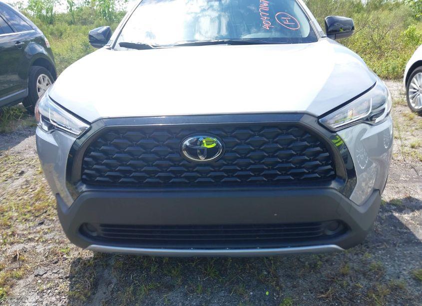 Photo 6 of 2022 Toyota Corolla CROSS L (VIN 7MUAAABG2NV035442)