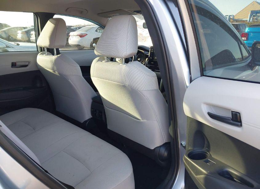 Photo 8 of 2022 Toyota Corolla CROSS L (VIN 7MUAAABG2NV035442)