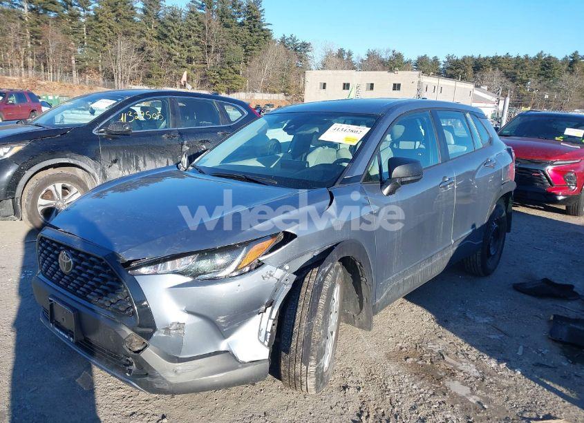 Photo 2 of 2022 Toyota Corolla CROSS L (VIN 7MUAAABG3NV020996)