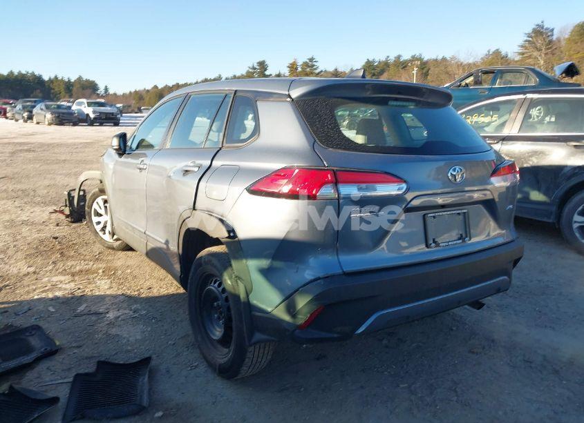 Photo 3 of 2022 Toyota Corolla CROSS L (VIN 7MUAAABG3NV020996)