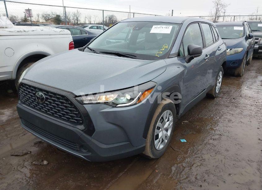 Photo 2 of 2022 Toyota Corolla CROSS L (VIN 7MUAAABG3NV040858)