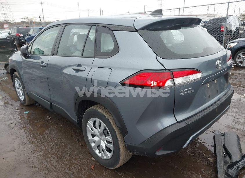 Photo 3 of 2022 Toyota Corolla CROSS L (VIN 7MUAAABG3NV040858)