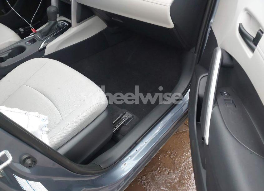 Photo 5 of 2022 Toyota Corolla CROSS L (VIN 7MUAAABG3NV040858)