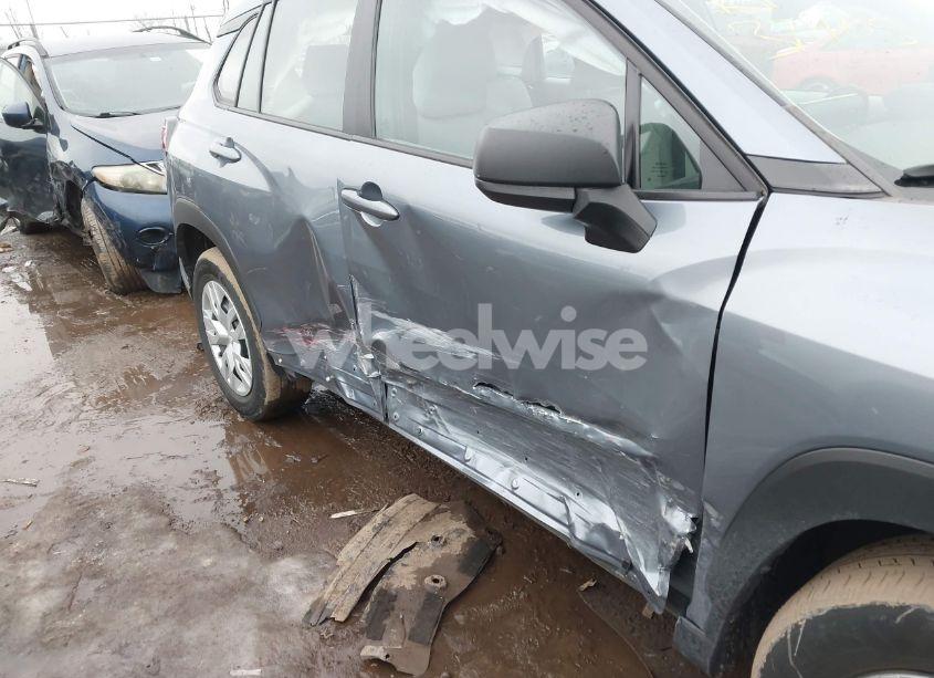 Photo 6 of 2022 Toyota Corolla CROSS L (VIN 7MUAAABG3NV040858)