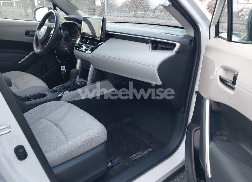 Photo 5 of 2023 Toyota Corolla CROSS L (VIN 7MUAAABG3PV076309)