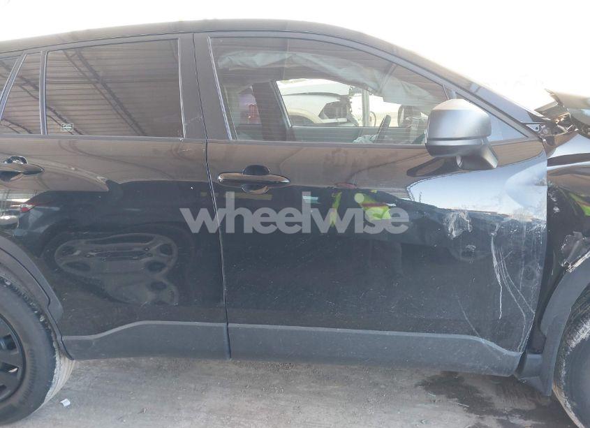 Photo 14 of 2022 Toyota Corolla CROSS L (VIN 7MUAAABG4NV023244)