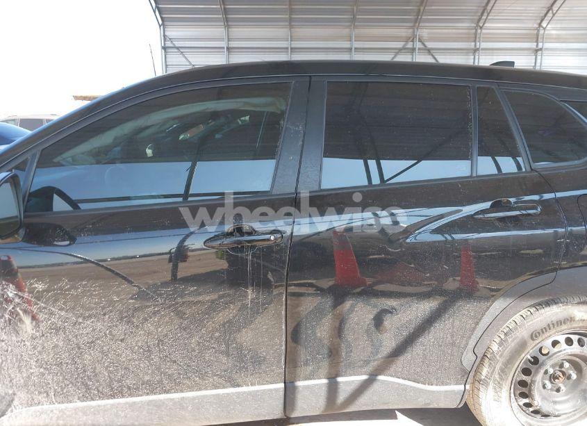 Photo 15 of 2022 Toyota Corolla CROSS L (VIN 7MUAAABG4NV023244)