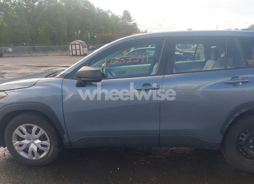 Photo 15 of 2024 Toyota Corolla CROSS L (VIN 7MUAAABG4RV084390)