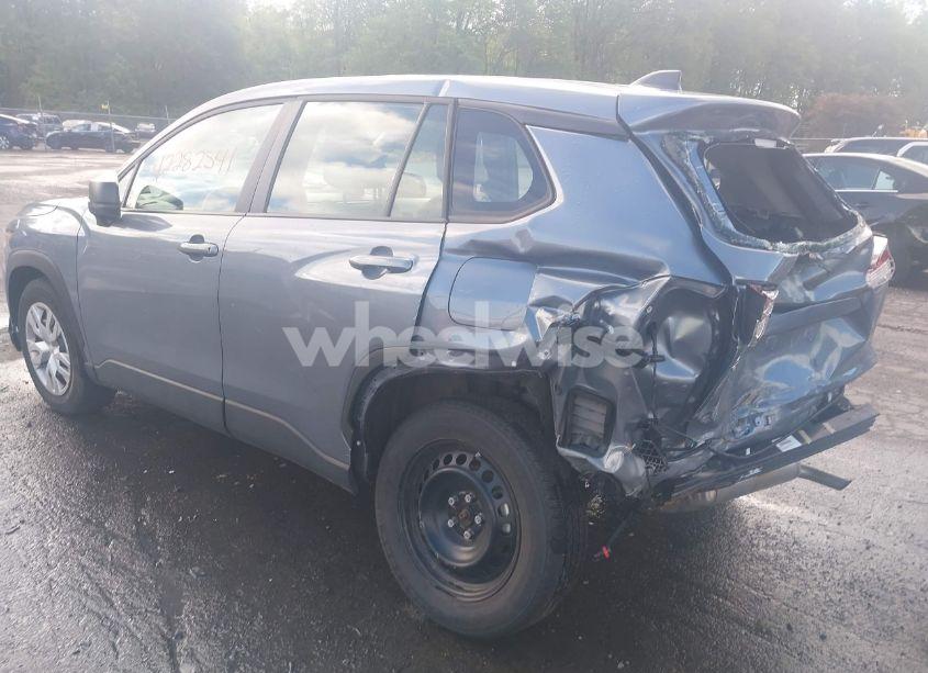 Photo 3 of 2024 Toyota Corolla CROSS L (VIN 7MUAAABG4RV084390)