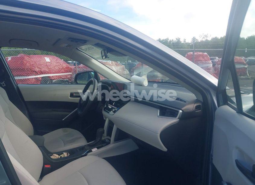 Photo 5 of 2024 Toyota Corolla CROSS L (VIN 7MUAAABG4RV084390)