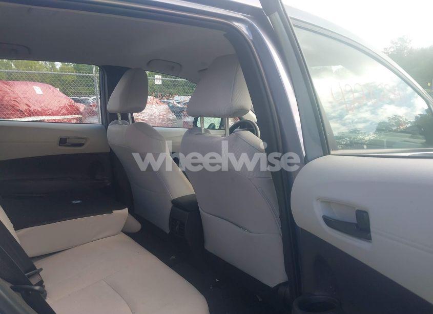 Photo 8 of 2024 Toyota Corolla CROSS L (VIN 7MUAAABG4RV084390)