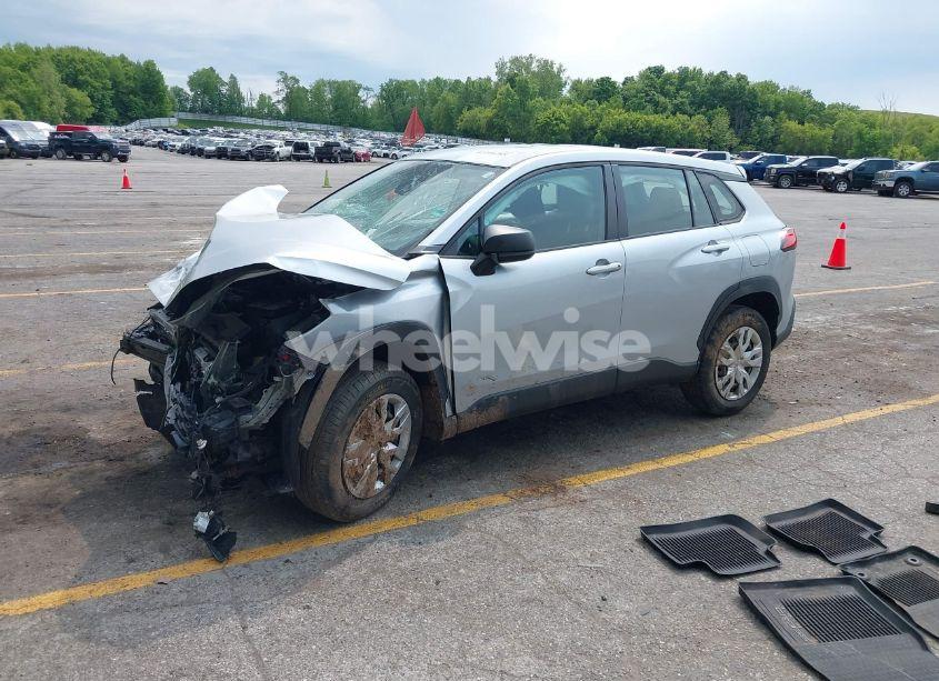 Photo 2 of 2022 Toyota Corolla CROSS L (VIN 7MUAAABG5NV013841)