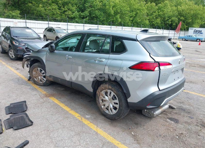 Photo 3 of 2022 Toyota Corolla CROSS L (VIN 7MUAAABG5NV013841)