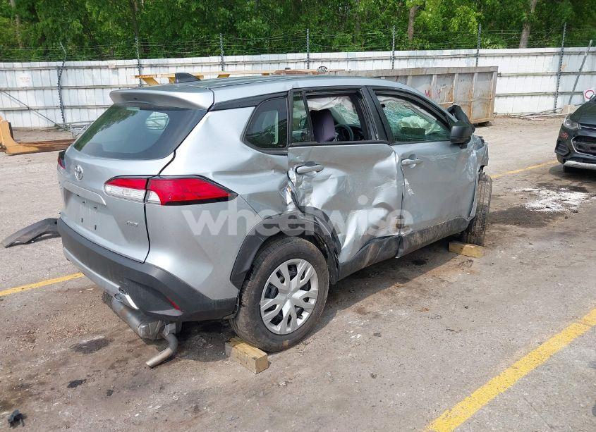 Photo 4 of 2022 Toyota Corolla CROSS L (VIN 7MUAAABG5NV013841)