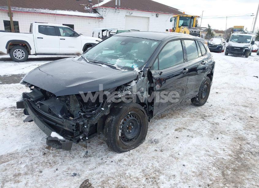 Photo 2 of 2022 Toyota Corolla CROSS L (VIN 7MUAAABG5NV031840)