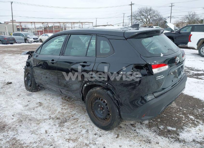 Photo 3 of 2022 Toyota Corolla CROSS L (VIN 7MUAAABG5NV031840)