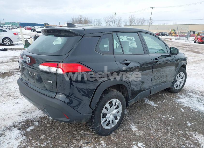 Photo 4 of 2022 Toyota Corolla CROSS L (VIN 7MUAAABG5NV031840)