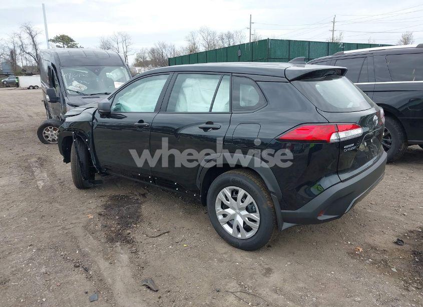 Photo 3 of 2025 Toyota Corolla CROSS L (VIN 7MUAAABG5SV124532)