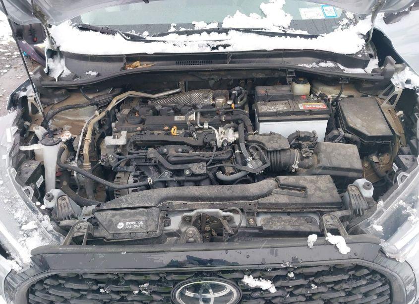 Photo 10 of 2022 Toyota Corolla CROSS L (VIN 7MUAAABG6NV027618)