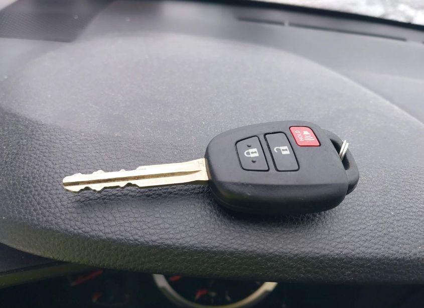 Photo 11 of 2022 Toyota Corolla CROSS L (VIN 7MUAAABG6NV027618)