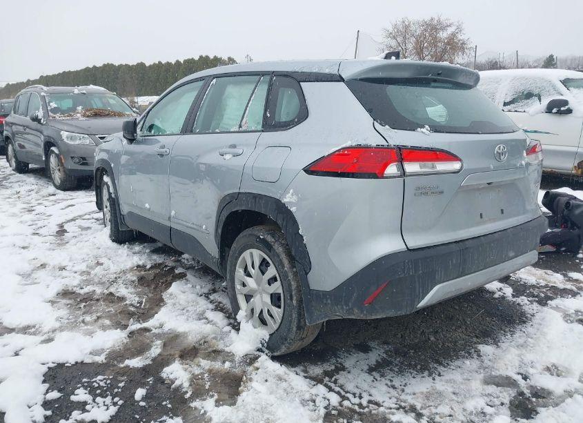 Photo 3 of 2022 Toyota Corolla CROSS L (VIN 7MUAAABG6NV027618)