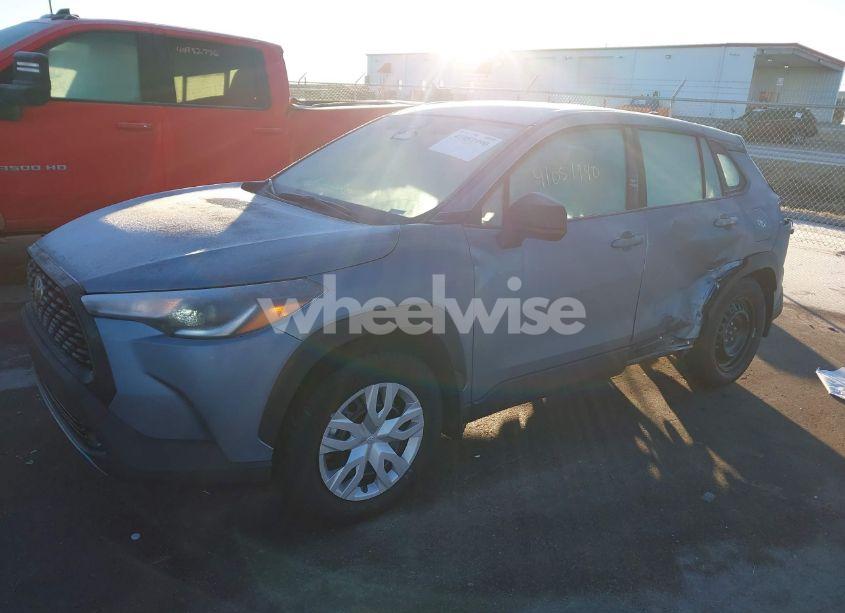 Photo 2 of 2024 Toyota Corolla CROSS L (VIN 7MUAAABG8RV103362)