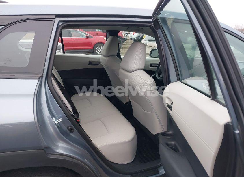 Photo 8 of 2024 Toyota Corolla CROSS L (VIN 7MUAAABG8RV104009)