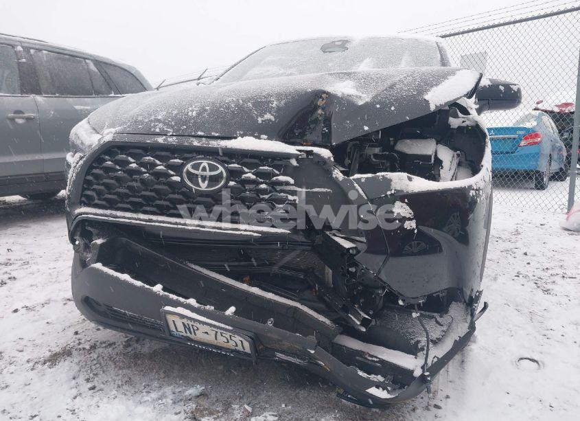 Photo 6 of 2024 Toyota Corolla CROSS L (VIN 7MUAAABG8RV106231)