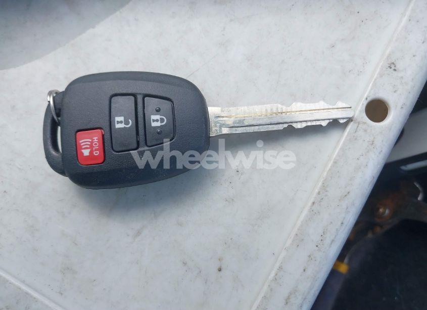 Photo 11 of 2024 Toyota Corolla CROSS L (VIN 7MUAAABG8RV109789)