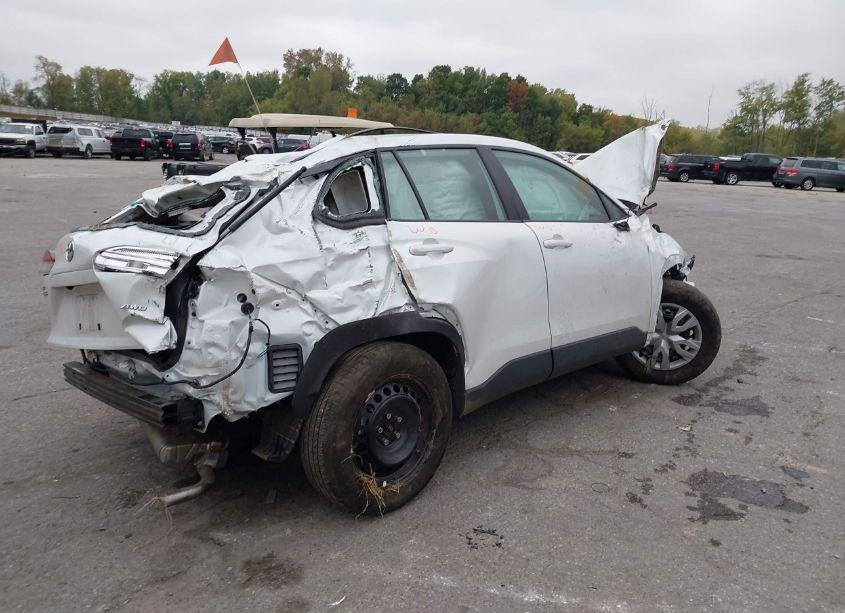 Photo 4 of 2022 Toyota Corolla CROSS L (VIN 7MUAAABG9NV011798)