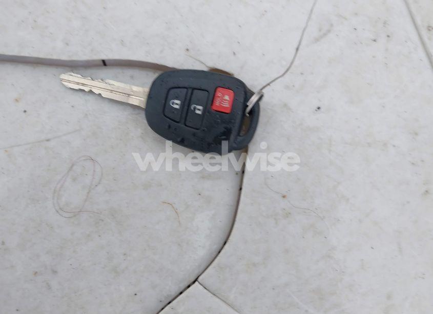 Photo 11 of 2022 Toyota Corolla CROSS L (VIN 7MUAAABG9NV018945)