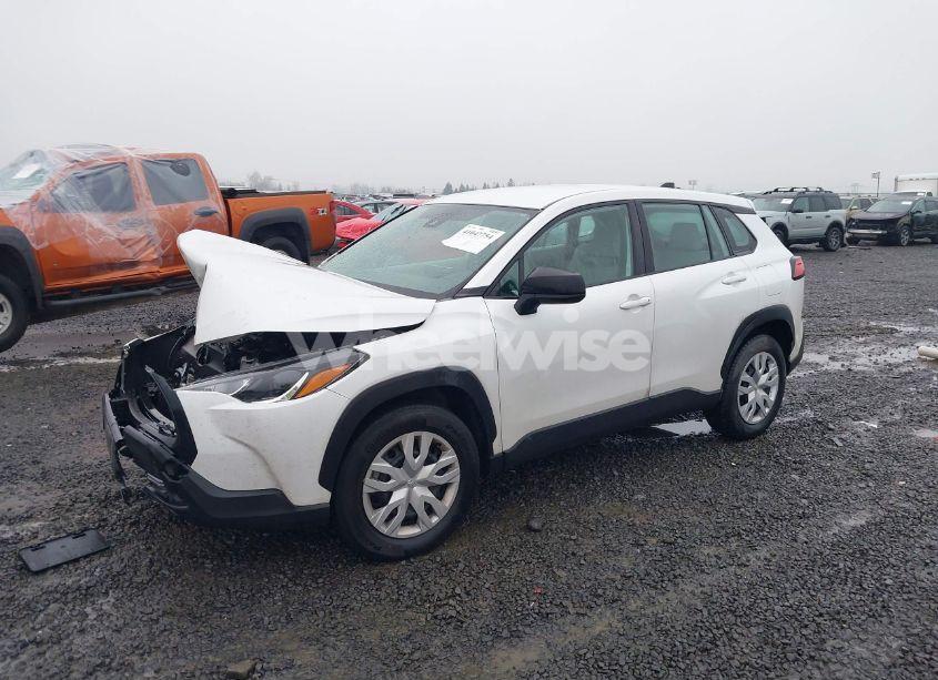 Photo 2 of 2022 Toyota Corolla CROSS L (VIN 7MUAAABG9NV018945)