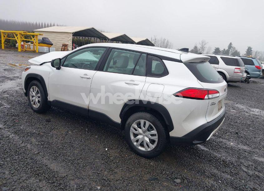 Photo 3 of 2022 Toyota Corolla CROSS L (VIN 7MUAAABG9NV018945)