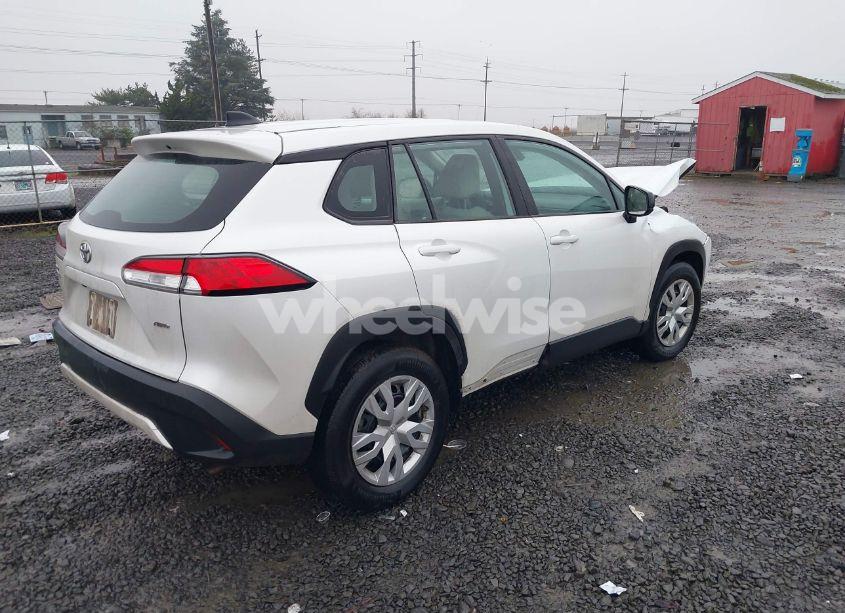 Photo 4 of 2022 Toyota Corolla CROSS L (VIN 7MUAAABG9NV018945)