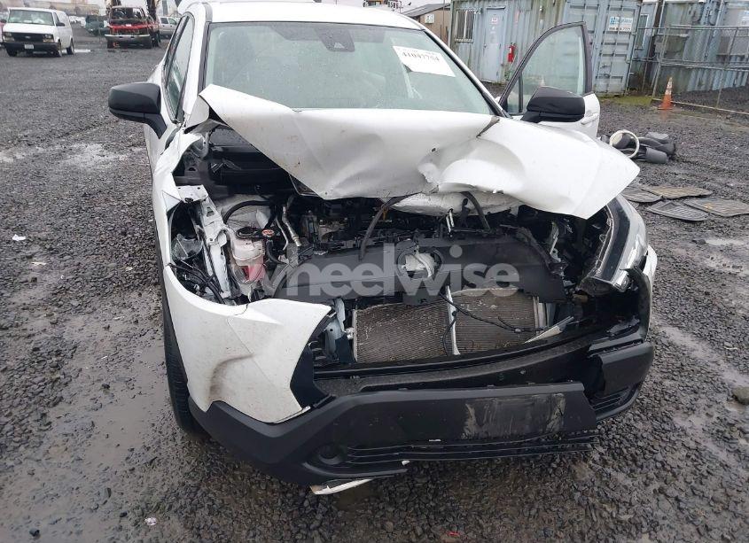 Photo 6 of 2022 Toyota Corolla CROSS L (VIN 7MUAAABG9NV018945)