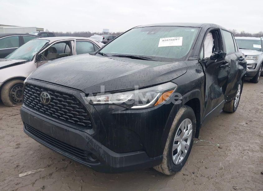 Photo 2 of 2022 Toyota Corolla CROSS L (VIN 7MUAAABGXNV015732)