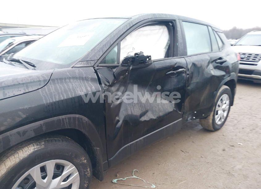 Photo 6 of 2022 Toyota Corolla CROSS L (VIN 7MUAAABGXNV015732)