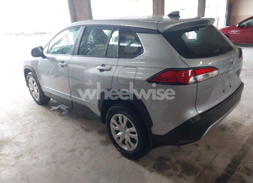 Photo 3 of 2022 Toyota Corolla CROSS L (VIN 7MUAAABGXNV023331)