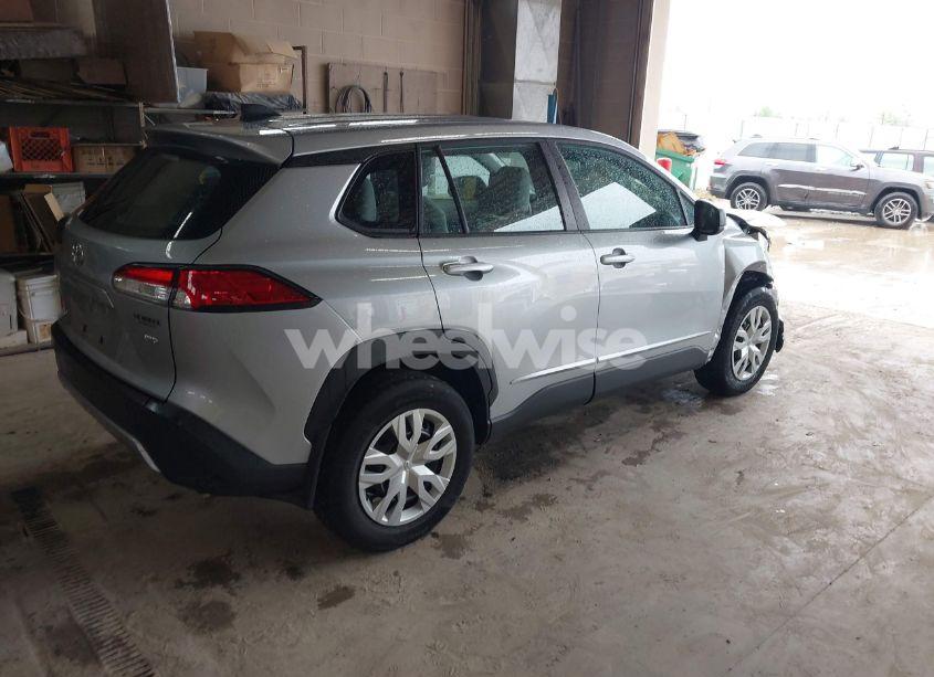 Photo 4 of 2022 Toyota Corolla CROSS L (VIN 7MUAAABGXNV023331)
