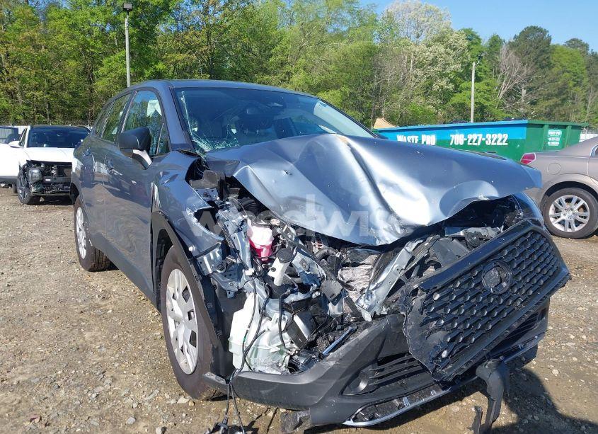 Photo 6 of 2024 Toyota Corolla CROSS L (VIN 7MUAAABGXRV092221)