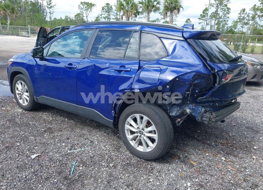 Photo 3 of 2022 Toyota Corolla CROSS LE (VIN 7MUBAAAG0NV011047)