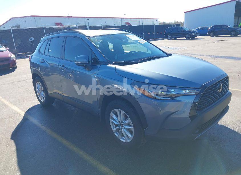 2024 Toyota Corolla CROSS LE (VIN 7MUBAAAG1RV088404) main photo